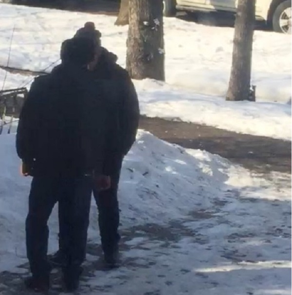 Нина Гогаеваның кискасы Мас ұйықтап жатқан жалаңаш жігіттің суреті