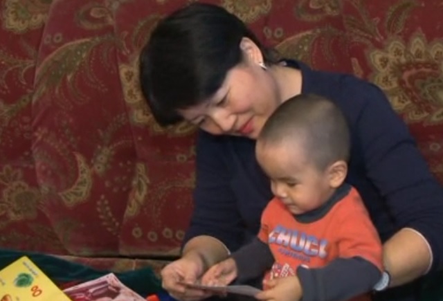 Бір кискадағы екі әтеш бейне көру