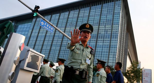 Ұйықтап жатқан әпкелердің жыныстық қатынасқа түсуін қараңыз