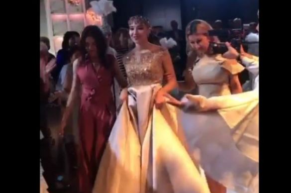 Порно кастингтегі қазақ әйелдері Жетілген әйелдермен жыныстық қатынас туралы фильмді қараңыз.