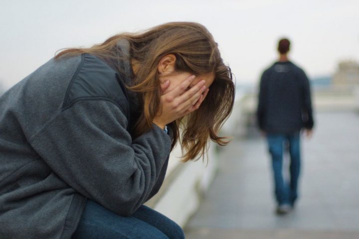 Қыз қынапқа баклажаны итеріп жатыр (фото) Олардың өтіп бара жатқан адамдарға түскен суреттері