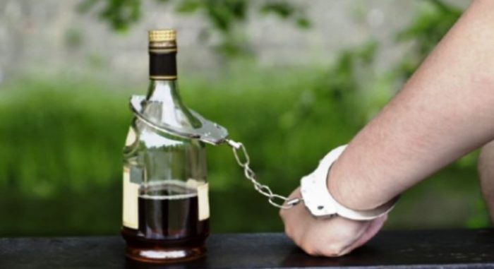 Кавказдық жігіт бір жігітті аузына сиғызады