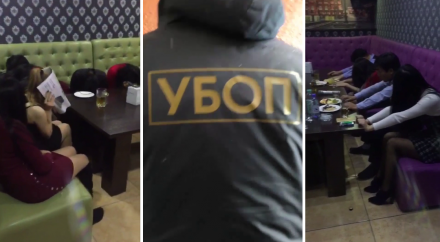 Үстел астындағы мастурбацияның фотосы