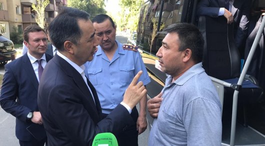 Екі есектің фотосы Сексуалды трусикидегі ең әдемі сексуалды әйелдер