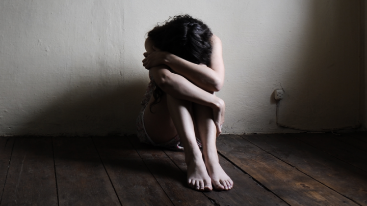 Әйелі сексәйел күйеуі масқара және масқара