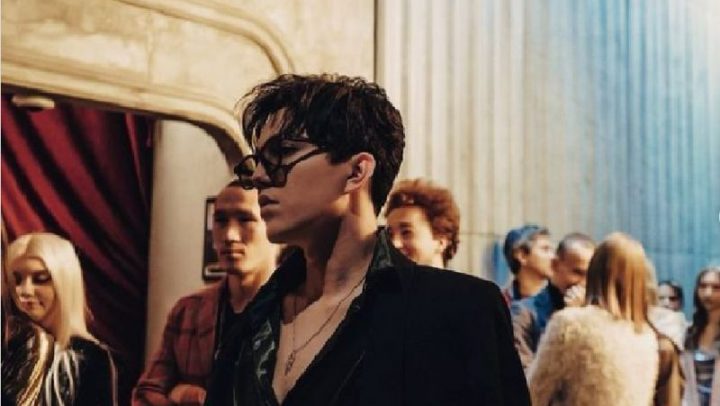 моншадағы жалаңаш әйелдер