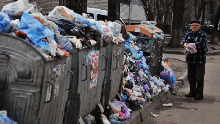 Қайын енесімен орысша секс Тазалау кезінде кеуделер түсіп жатқан бейнені қараңыз.