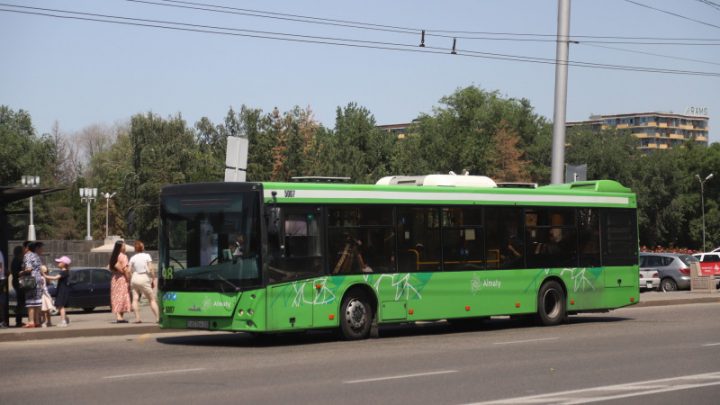 Алматы әкімдігі автобустарда жол жүру ақысы туралы: Орташа тариф 250 теңге болады