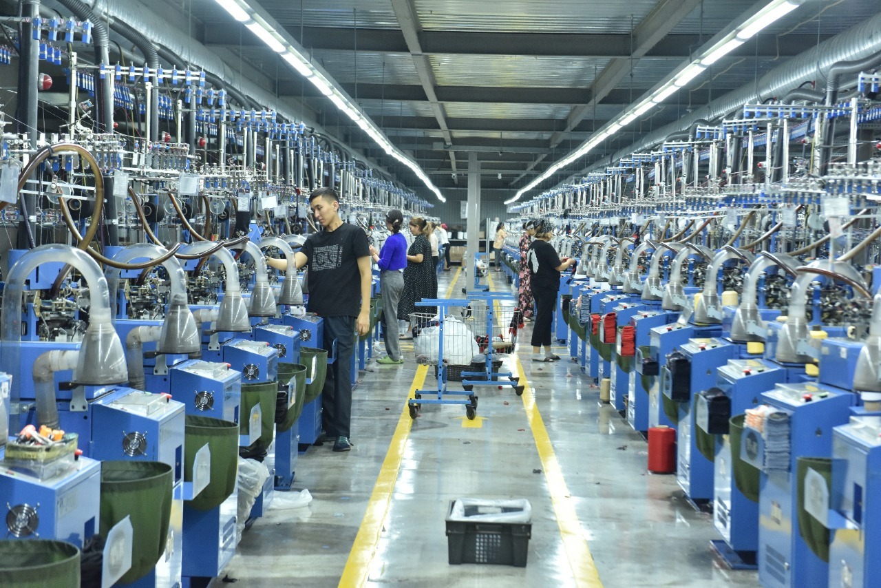 Семіз, кеуделі әйелдермен порно