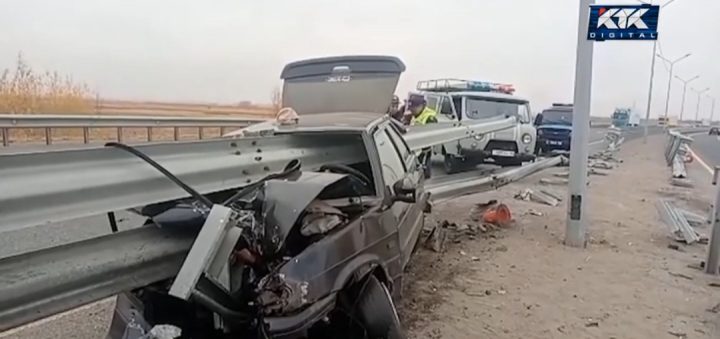 Жалаңаш волейболшылар Бассейндегі секс