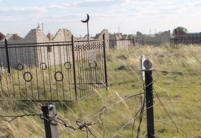 Күйеуінің әйелінен басқа біреудің ұрығын жалап жатқан видеосы Ер адам әйелдің кремін жалайды